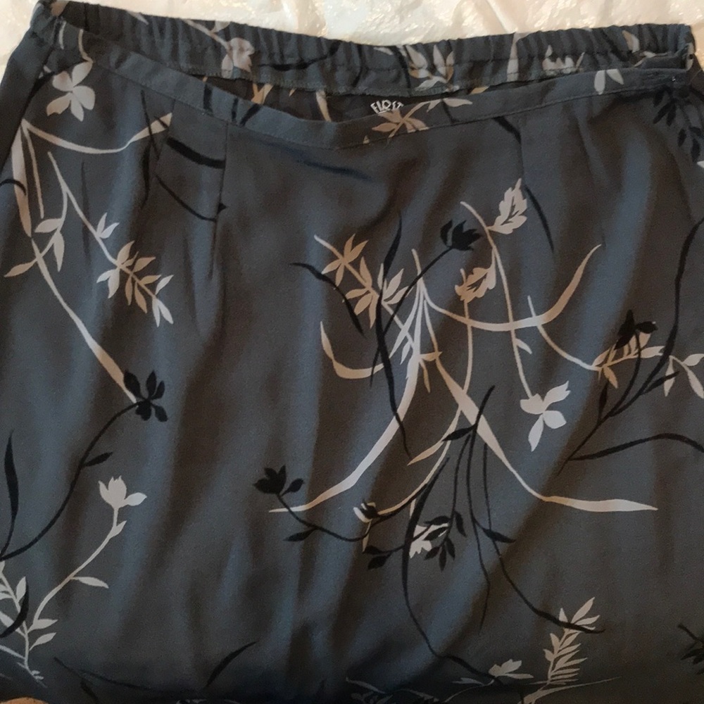 Gray Flower Pattern Long Skirt - image 3